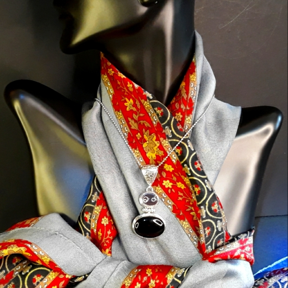 Amethyst & onyx cabochons silver pendant necklace